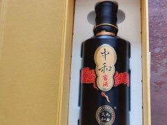 云南曲靖馬龍白酒特點(diǎn) 馬過河鎮(zhèn)中和酒廠生產(chǎn)的“中和系列酒”圖3